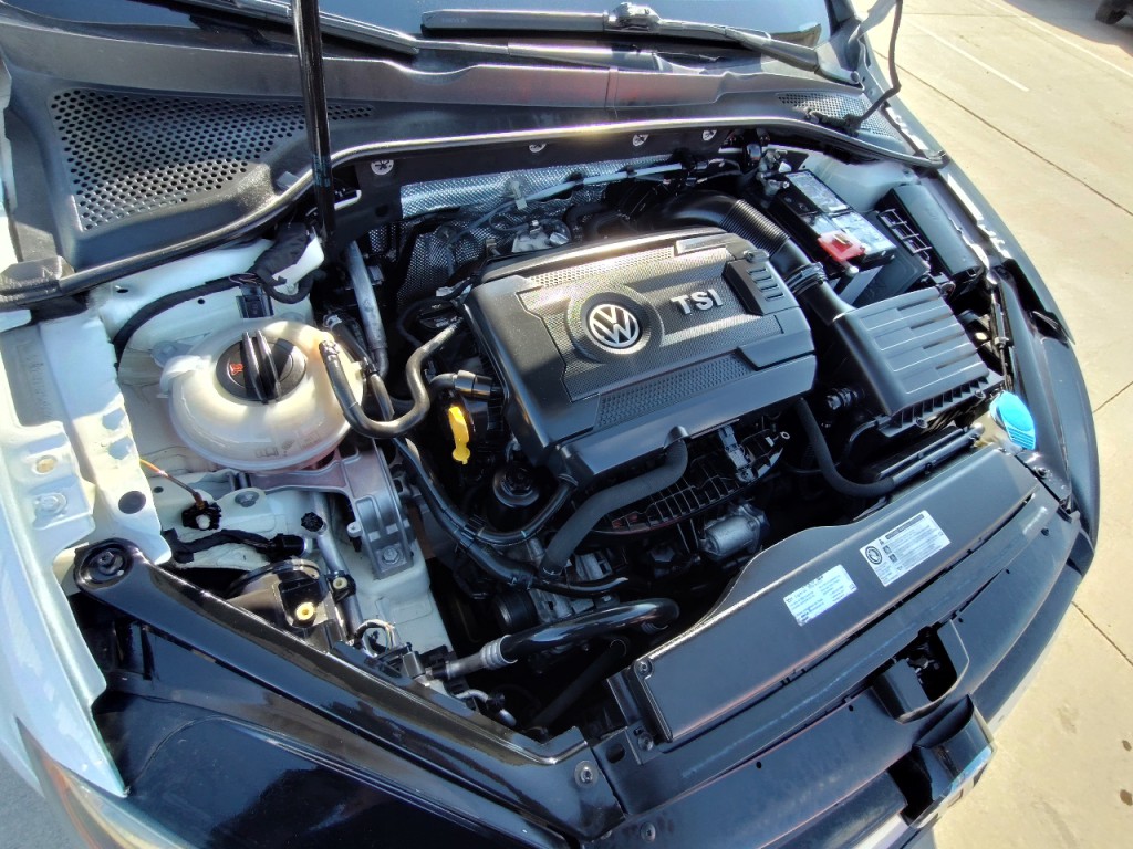 2016 Volkswagen Golf Image 22