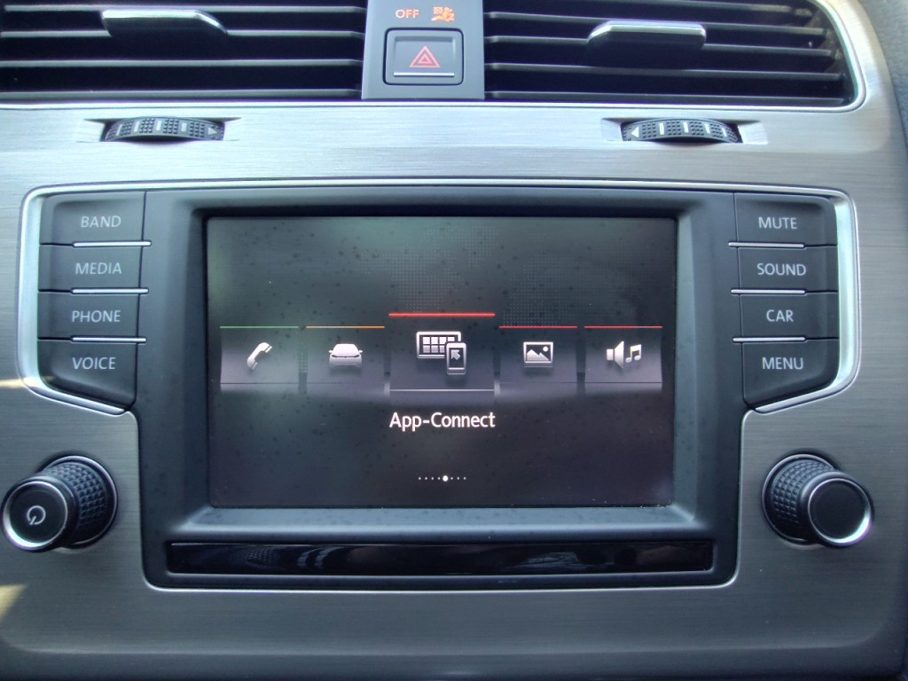 2016 Volkswagen Golf Image 30