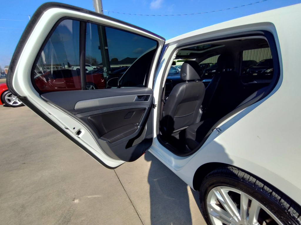 2016 Volkswagen Golf Image 35