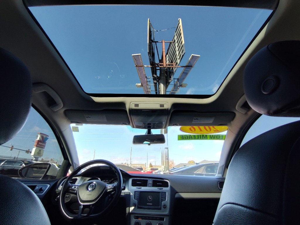 2016 Volkswagen Golf Image 39