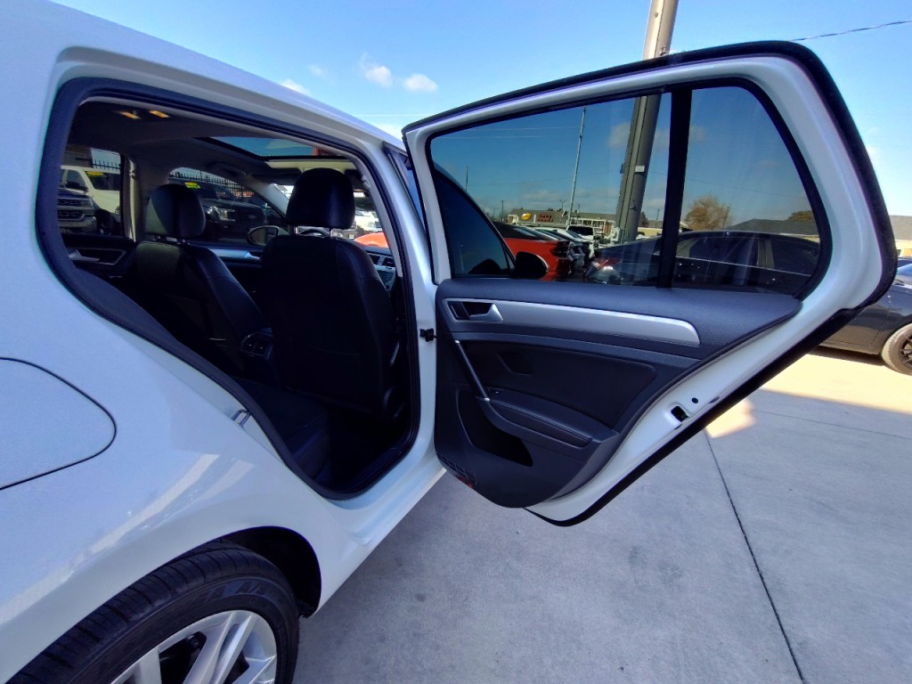 2016 Volkswagen Golf Image 42