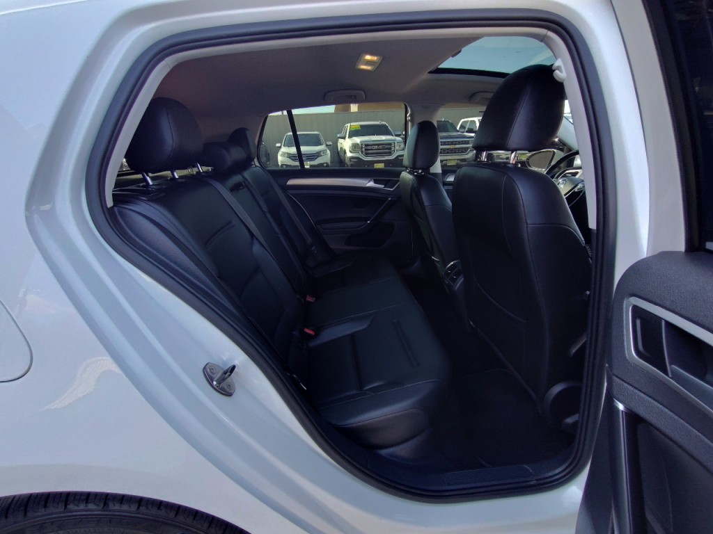 2016 Volkswagen Golf Image 43