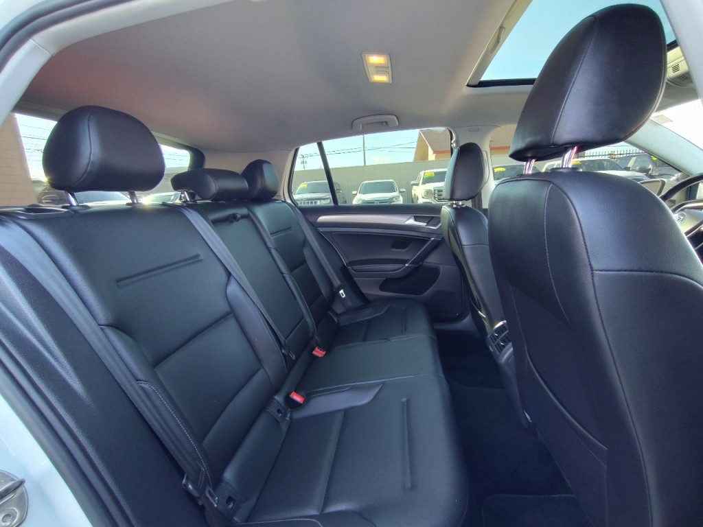 2016 Volkswagen Golf Image 44