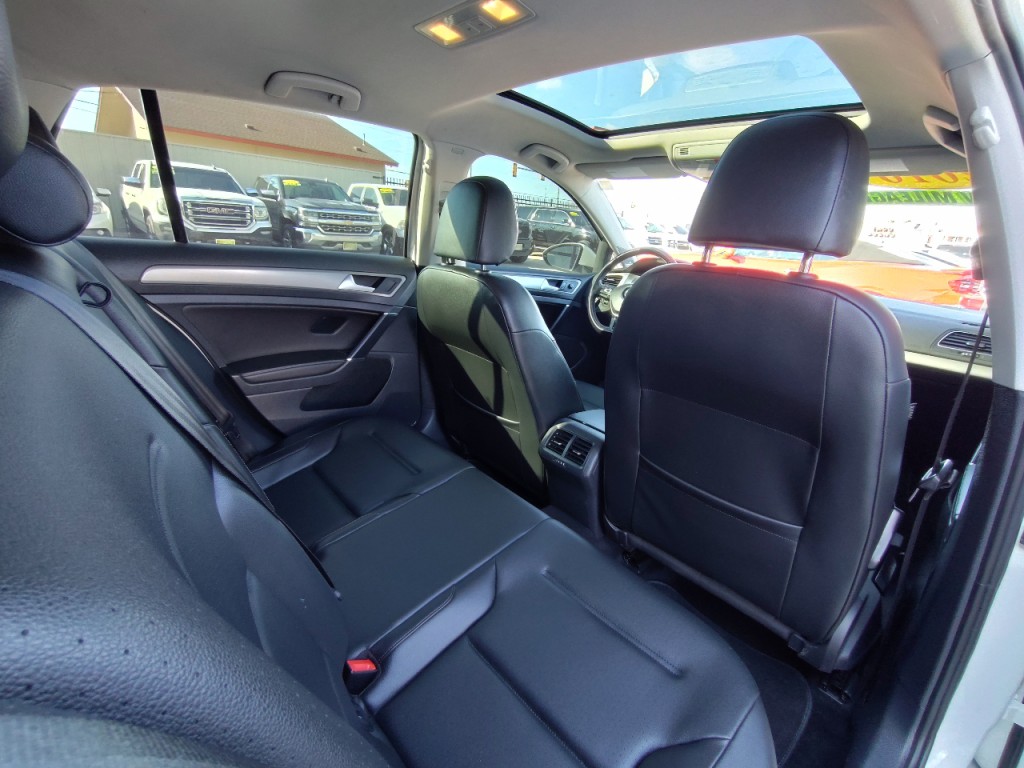 2016 Volkswagen Golf Image 45
