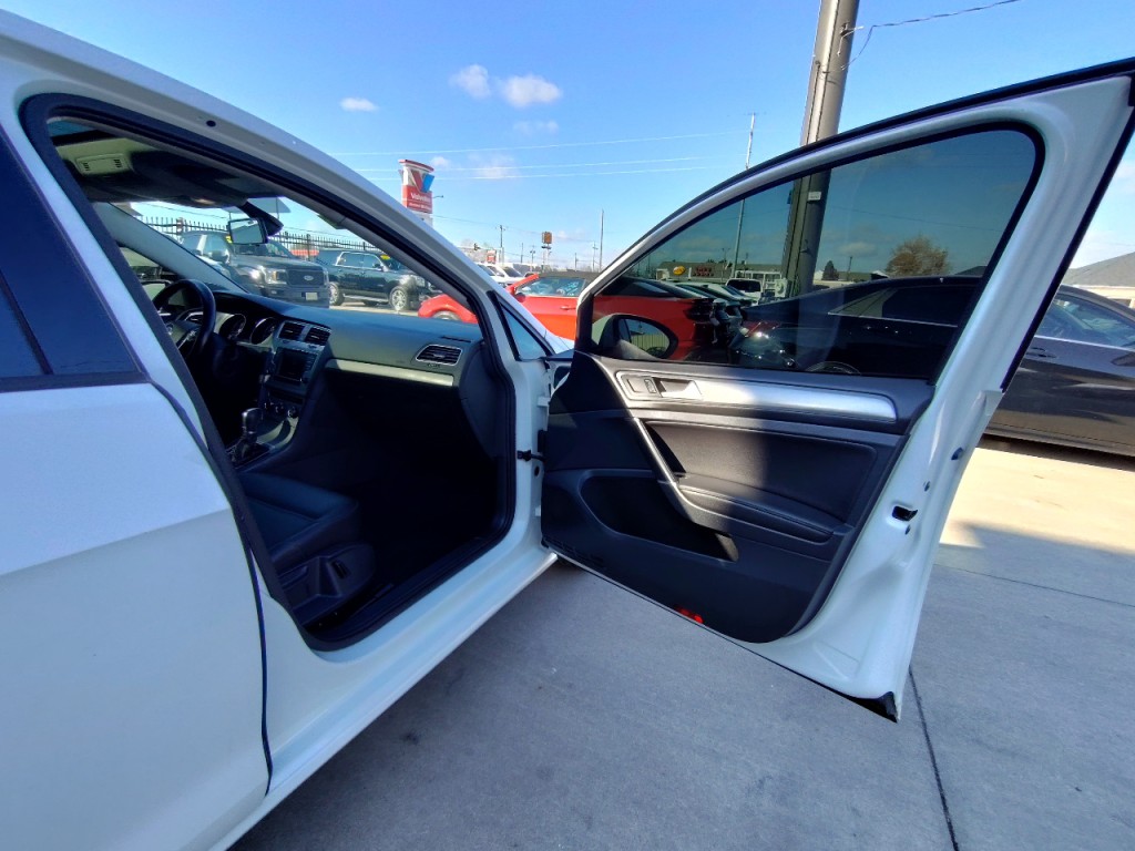 2016 Volkswagen Golf Image 46