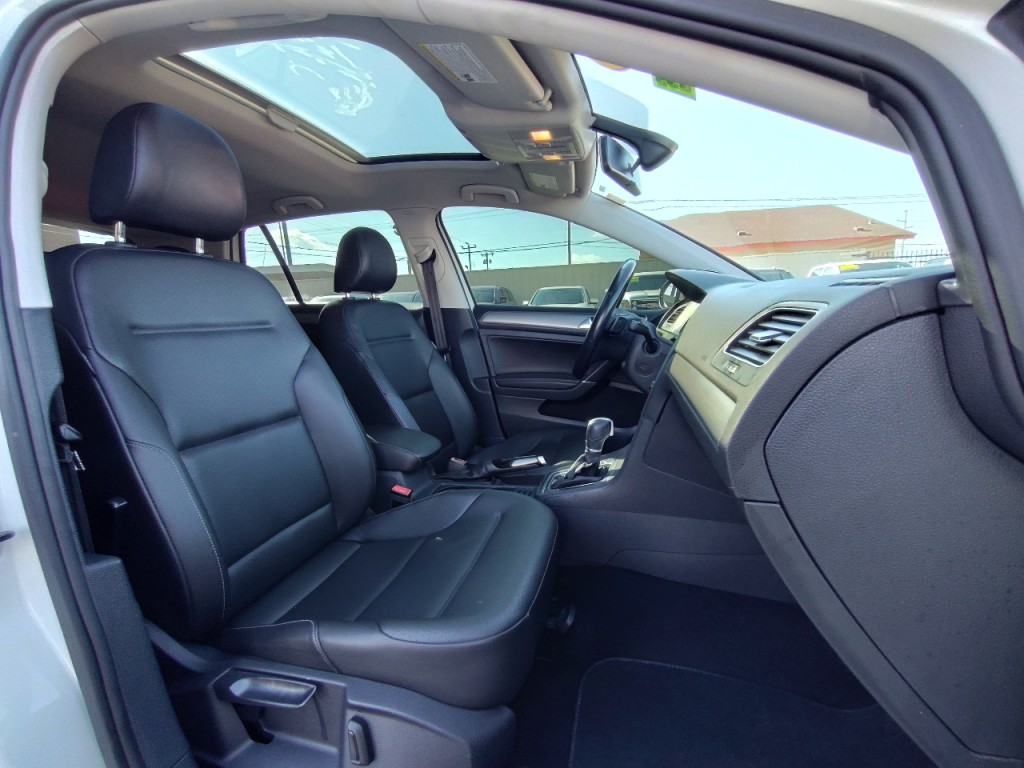 2016 Volkswagen Golf Image 48