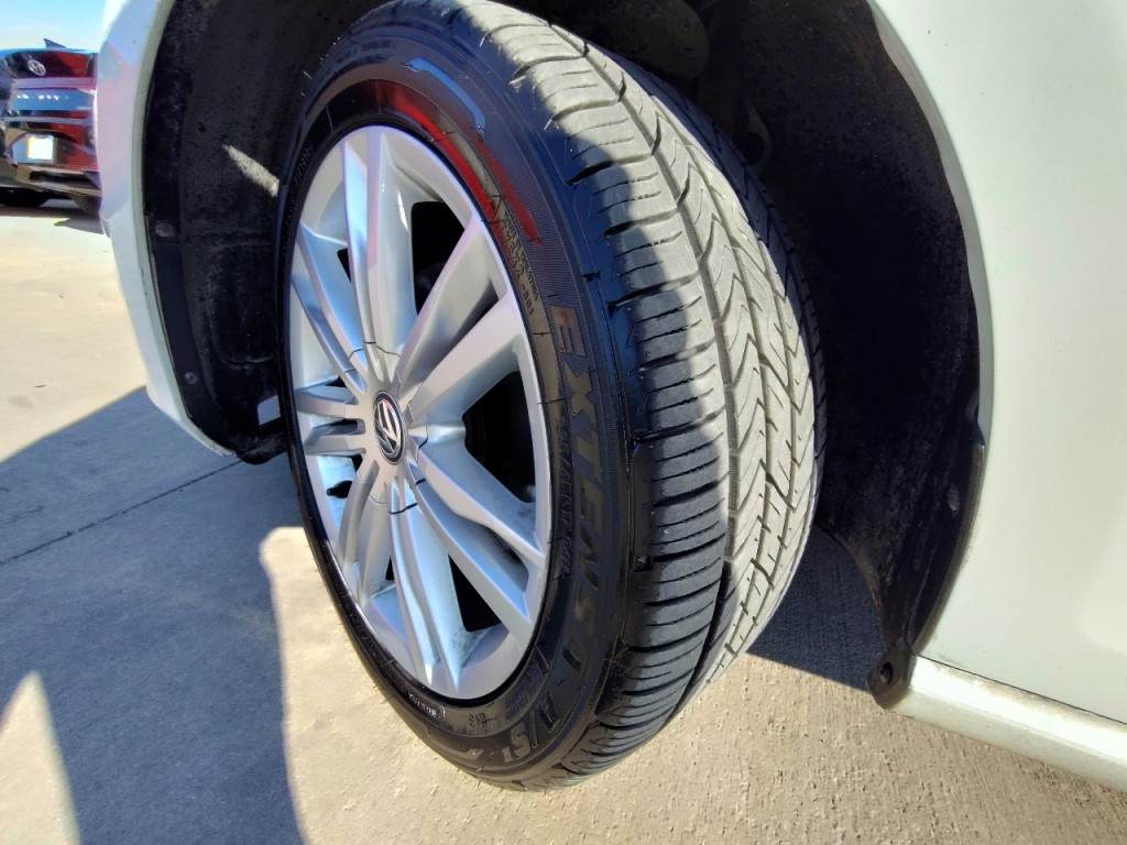 2016 Volkswagen Golf Image 52