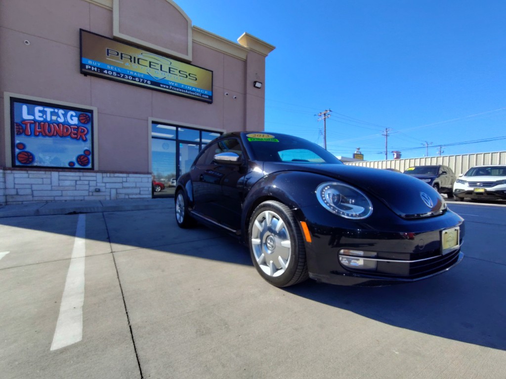 2013 Volkswagen Beetle Image 2