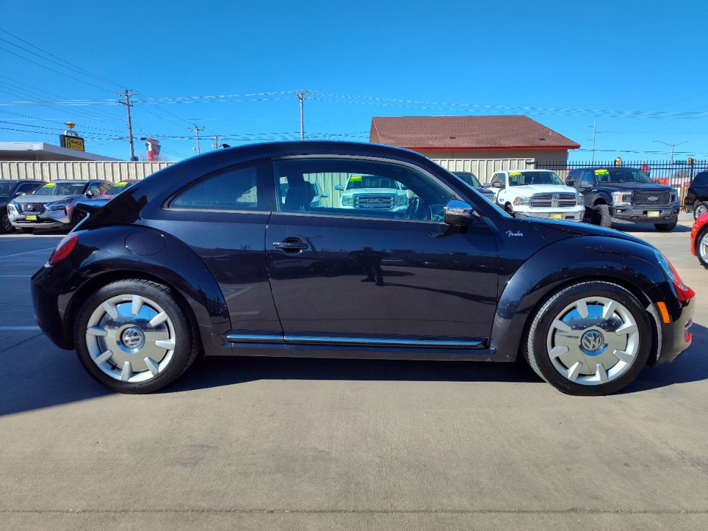 2013 Volkswagen Beetle Image 3