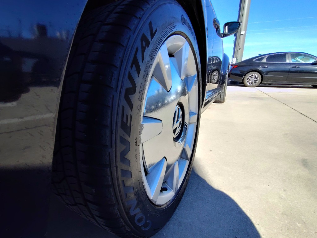 2013 Volkswagen Beetle Image 10