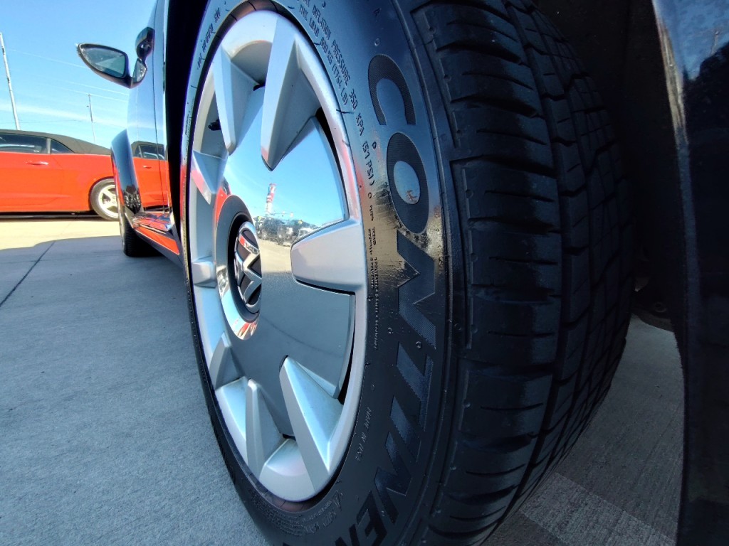 2013 Volkswagen Beetle Image 11