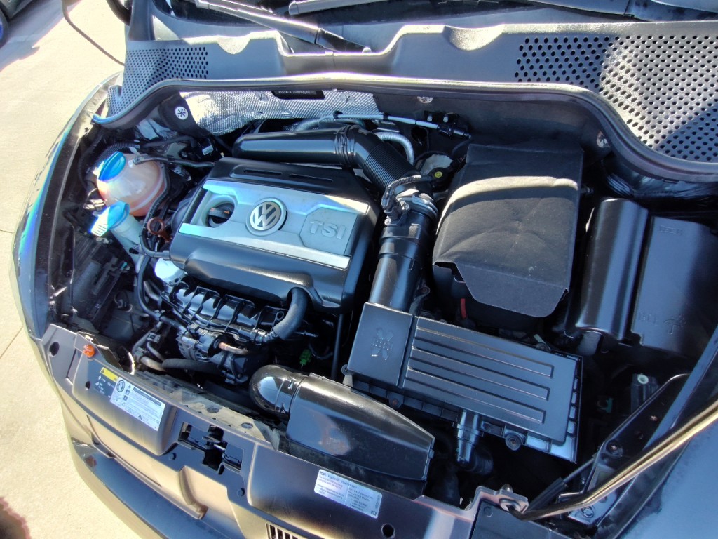 2013 Volkswagen Beetle Image 14