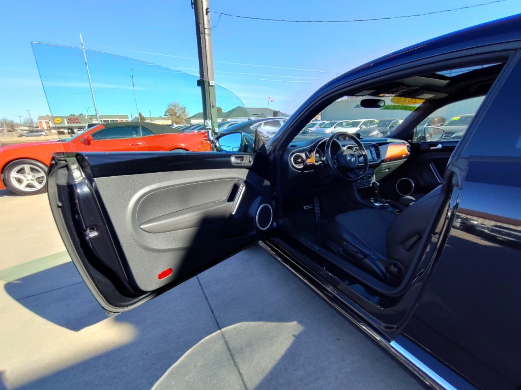 2013 Volkswagen Beetle Image 15