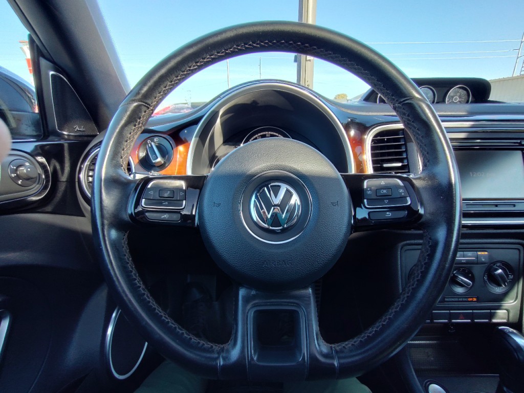 2013 Volkswagen Beetle Image 17