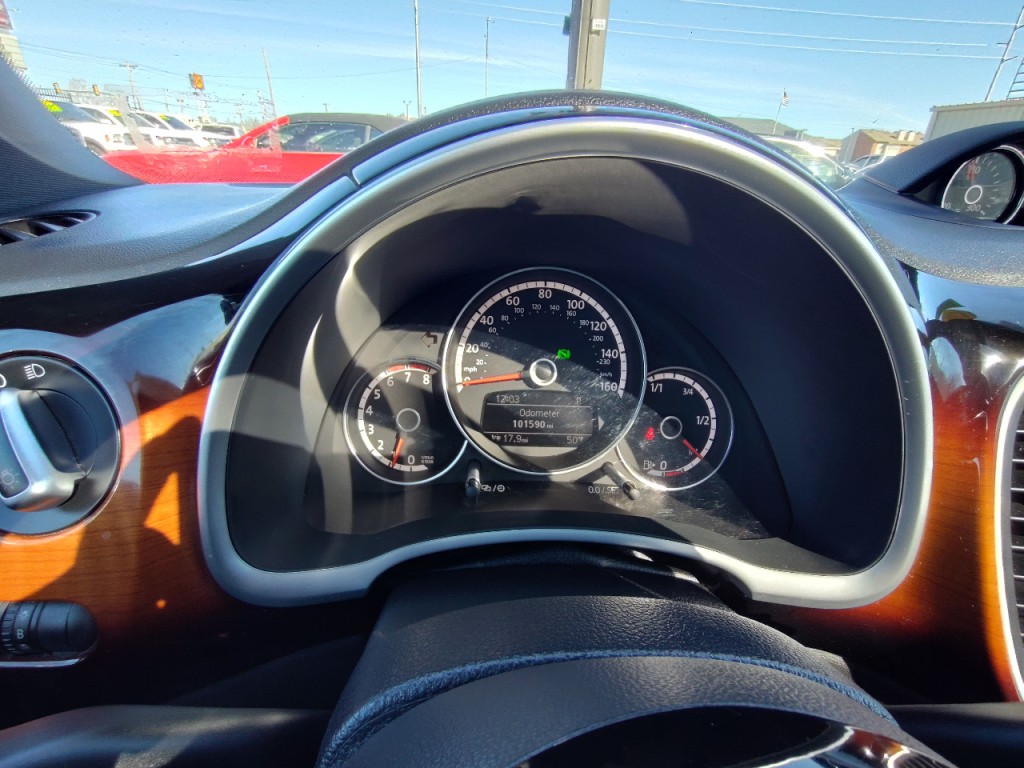 2013 Volkswagen Beetle Image 21