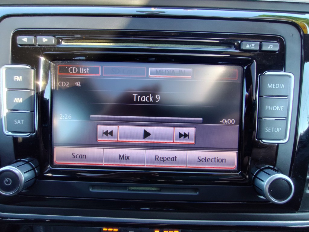 2013 Volkswagen Beetle Image 26