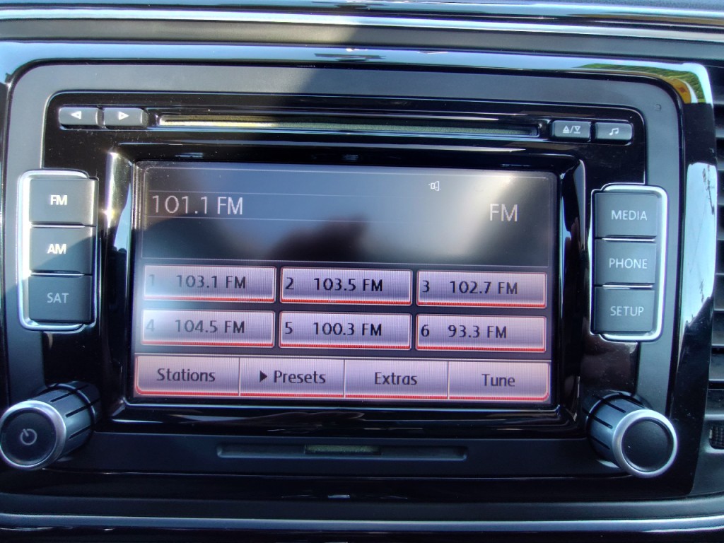 2013 Volkswagen Beetle Image 27