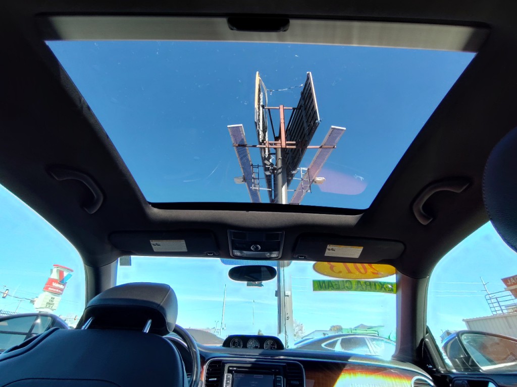 2013 Volkswagen Beetle Image 28