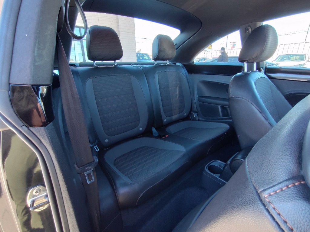 2013 Volkswagen Beetle Image 33