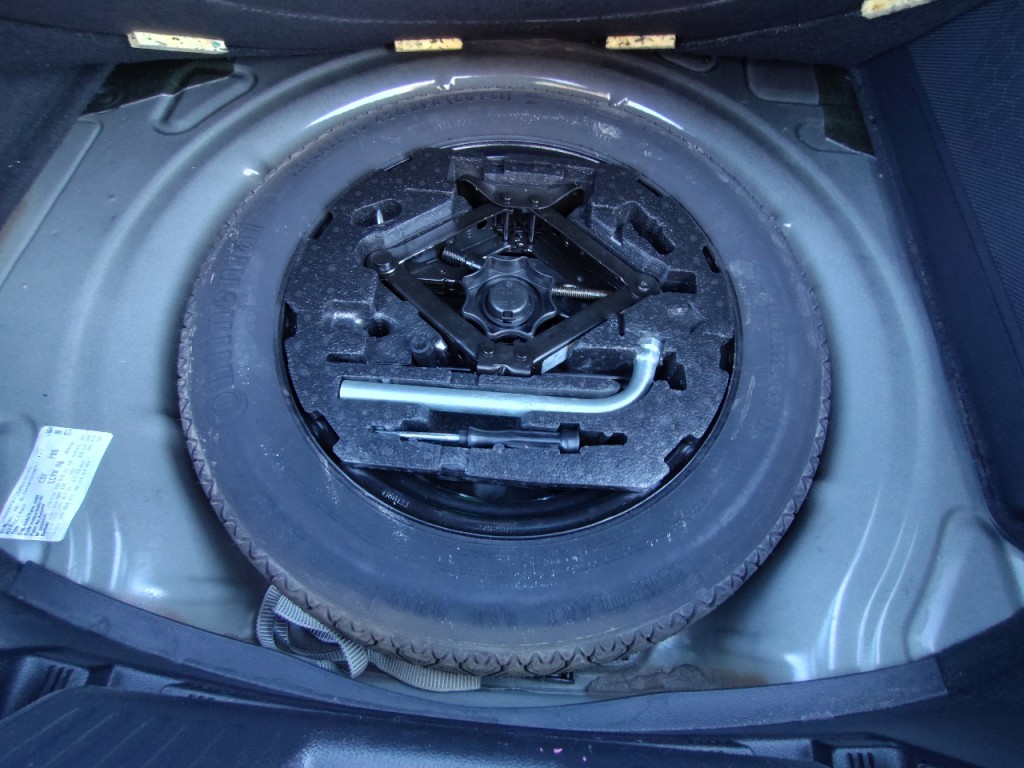 2013 Volkswagen Beetle Image 35