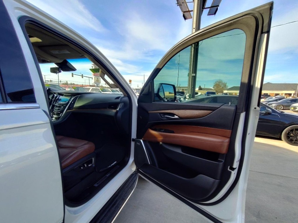 2019 Cadillac Escalade Image 48