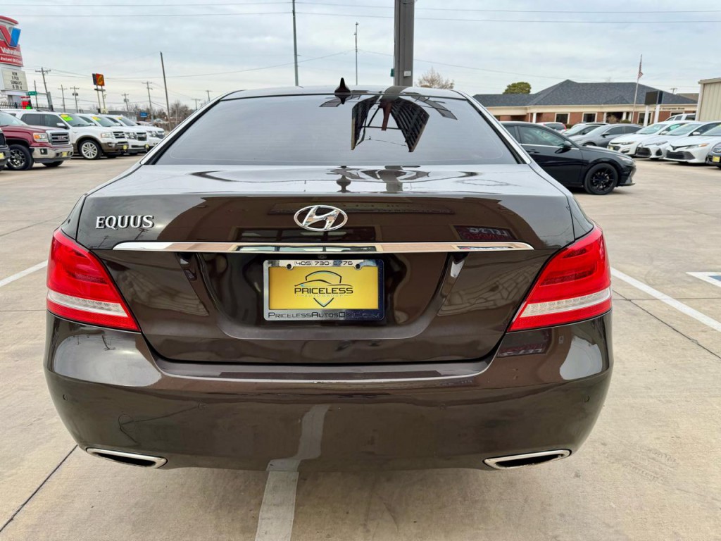 2016 Hyundai Equus Image 6