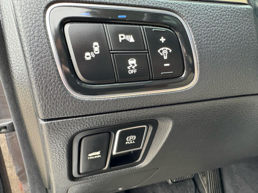 2016 Hyundai Equus Image 23