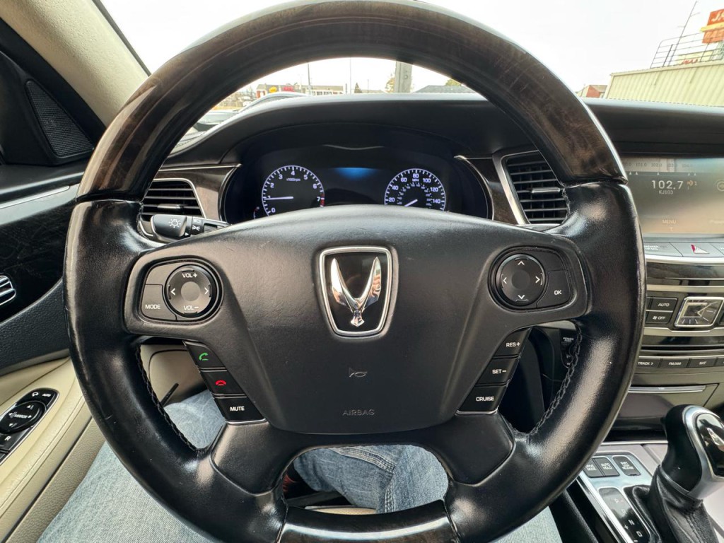 2016 Hyundai Equus Image 24