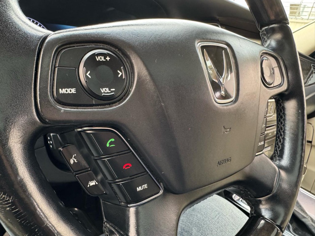 2016 Hyundai Equus Image 27