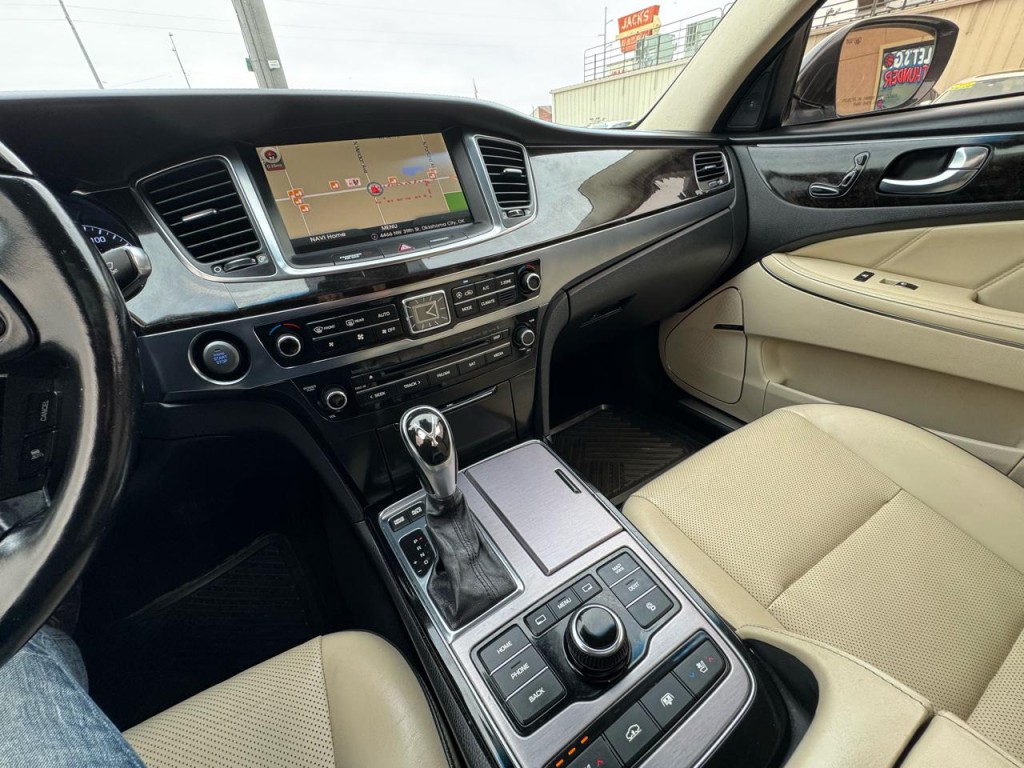 2016 Hyundai Equus Image 30