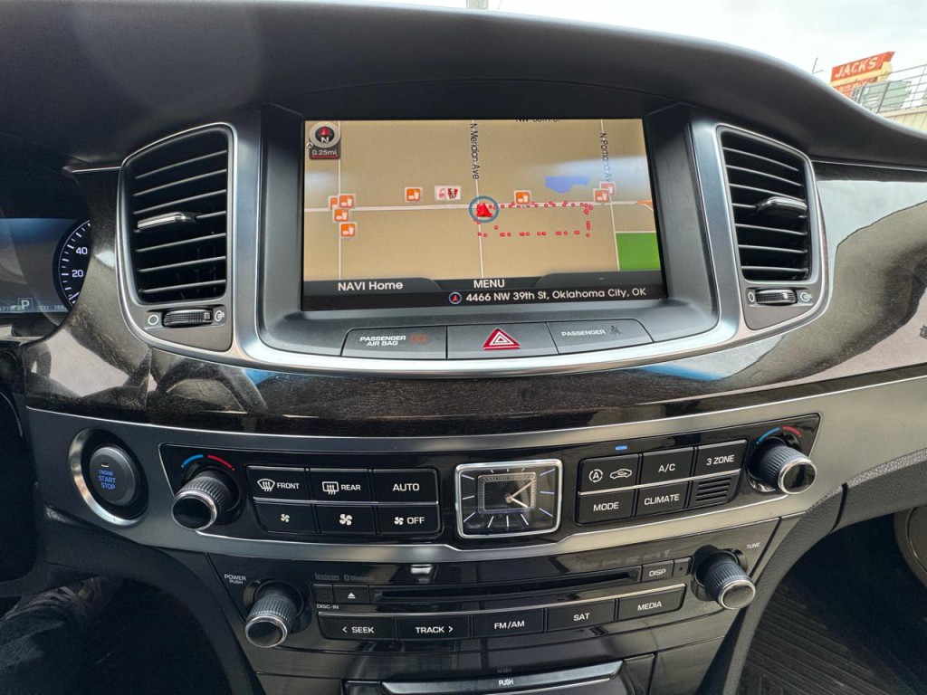 2016 Hyundai Equus Image 31