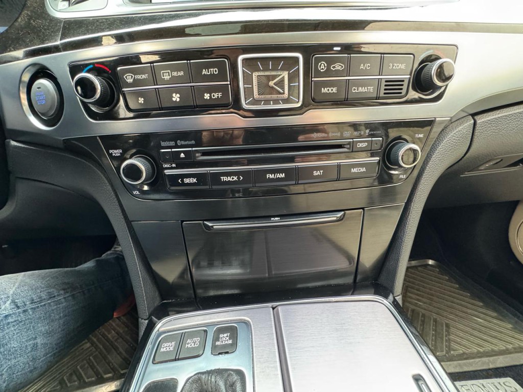 2016 Hyundai Equus Image 34