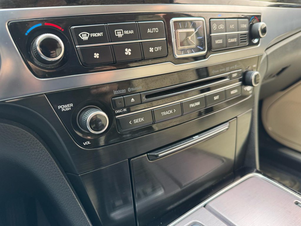 2016 Hyundai Equus Image 35