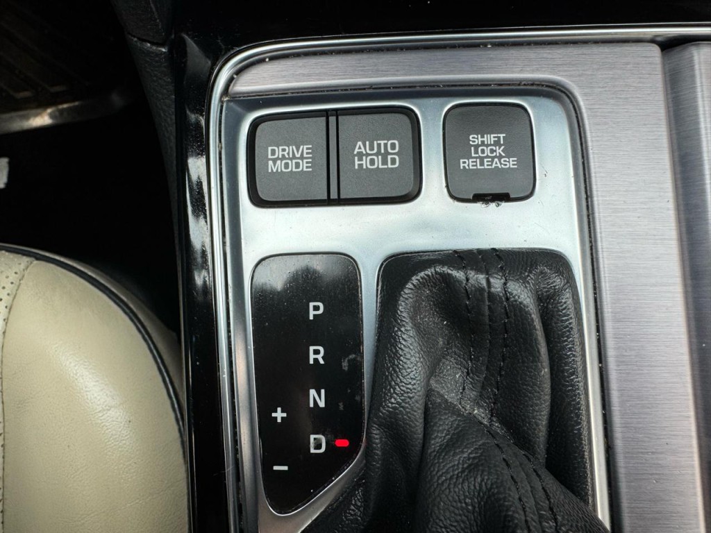 2016 Hyundai Equus Image 39