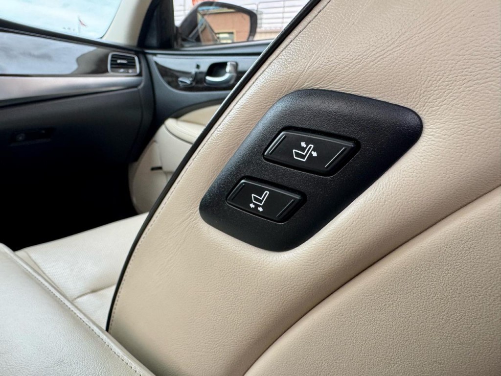 2016 Hyundai Equus Image 44