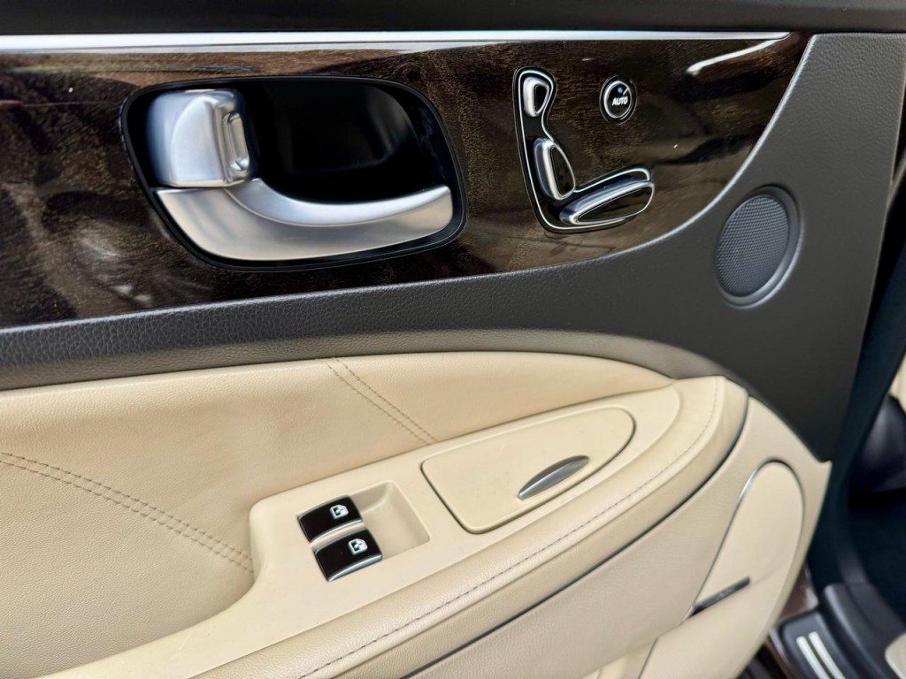 2016 Hyundai Equus Image 48