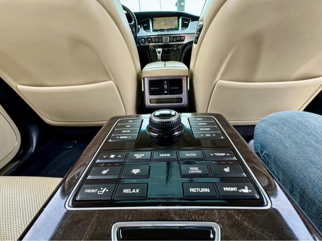 2016 Hyundai Equus Image 54