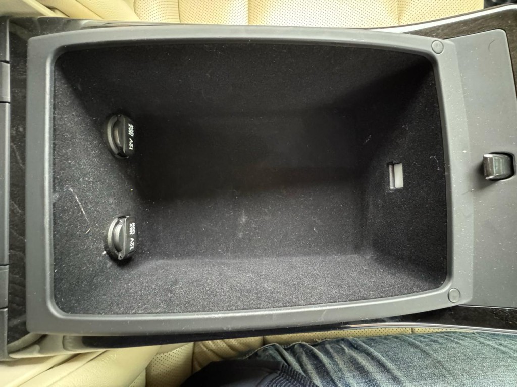 2016 Hyundai Equus Image 55