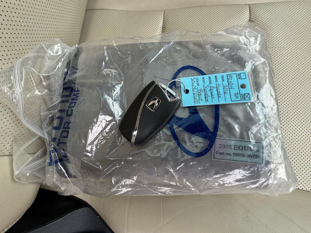 2016 Hyundai Equus Image 59