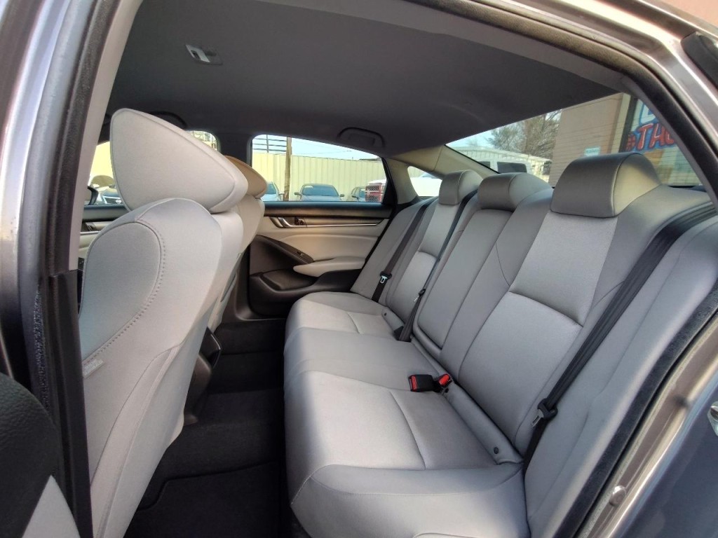 2019 Honda Accord Image 30