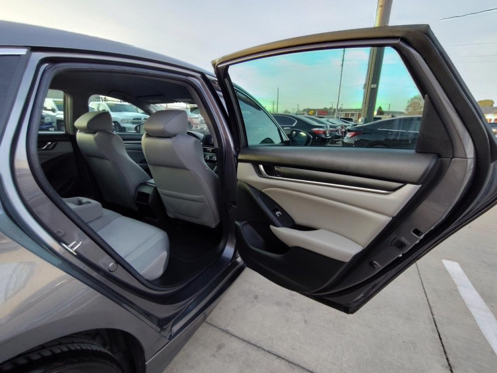 2019 Honda Accord Image 35