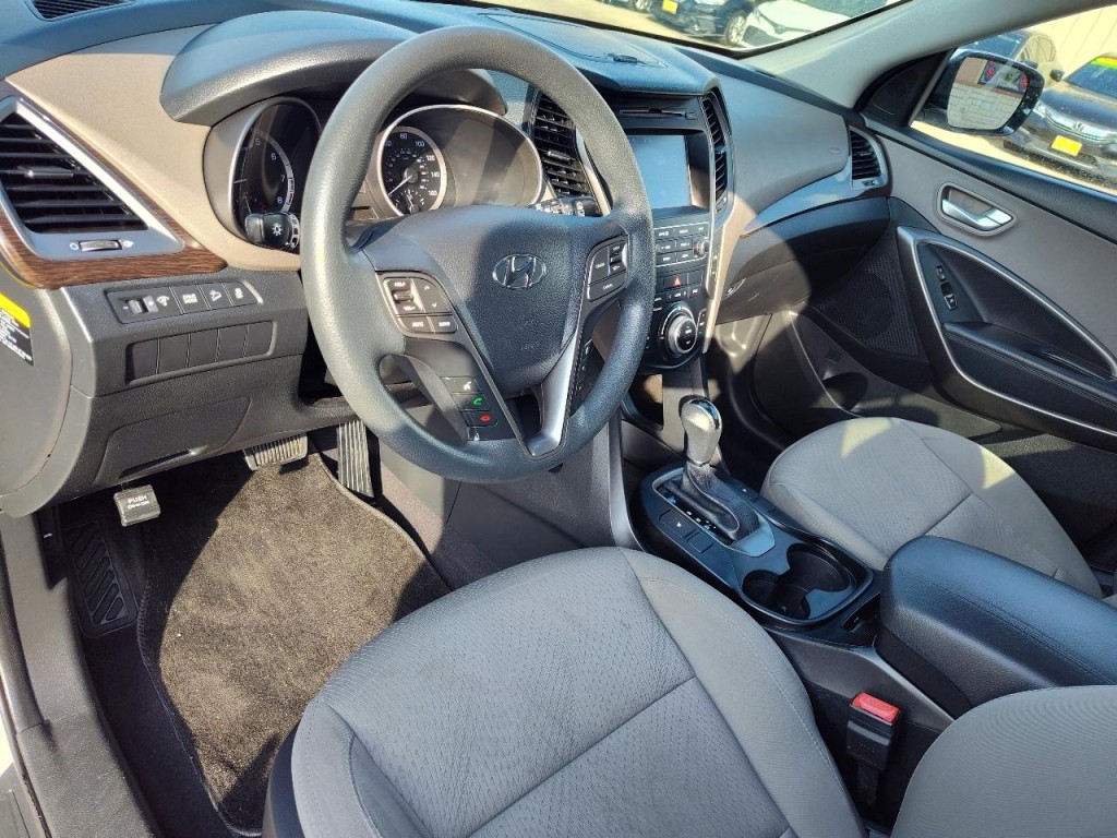 2018 Hyundai Santa Fe Image 16
