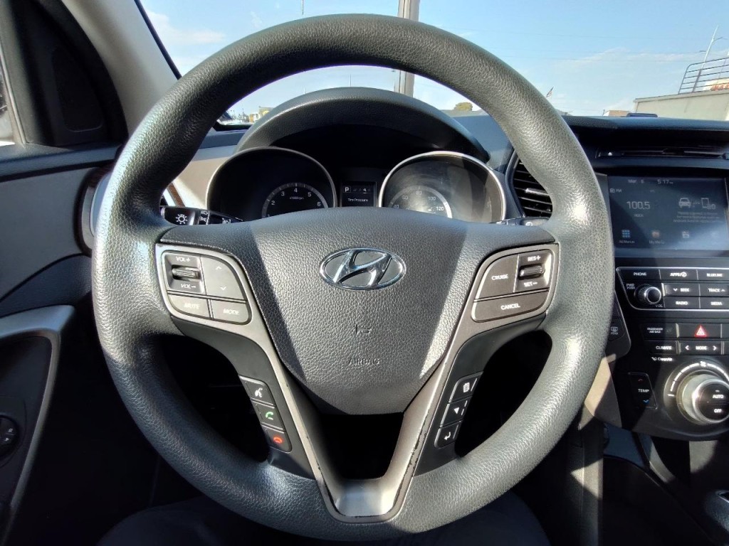 2018 Hyundai Santa Fe Image 17