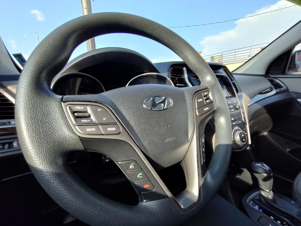 2018 Hyundai Santa Fe Image 18