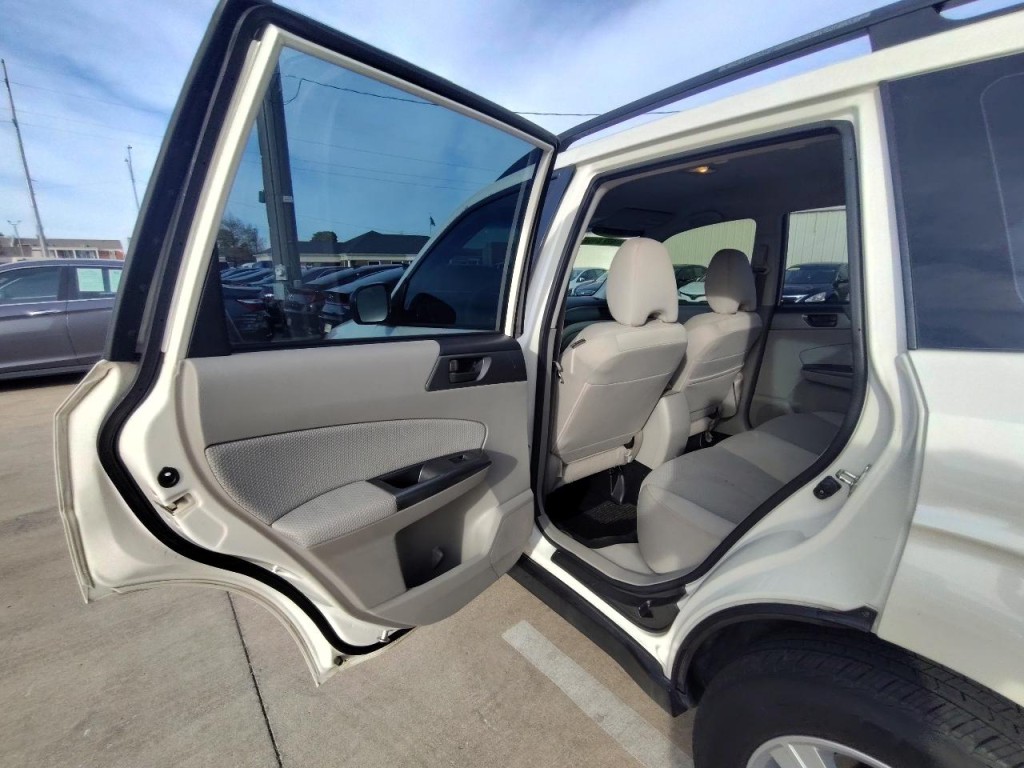 2012 Subaru Forester Image 24