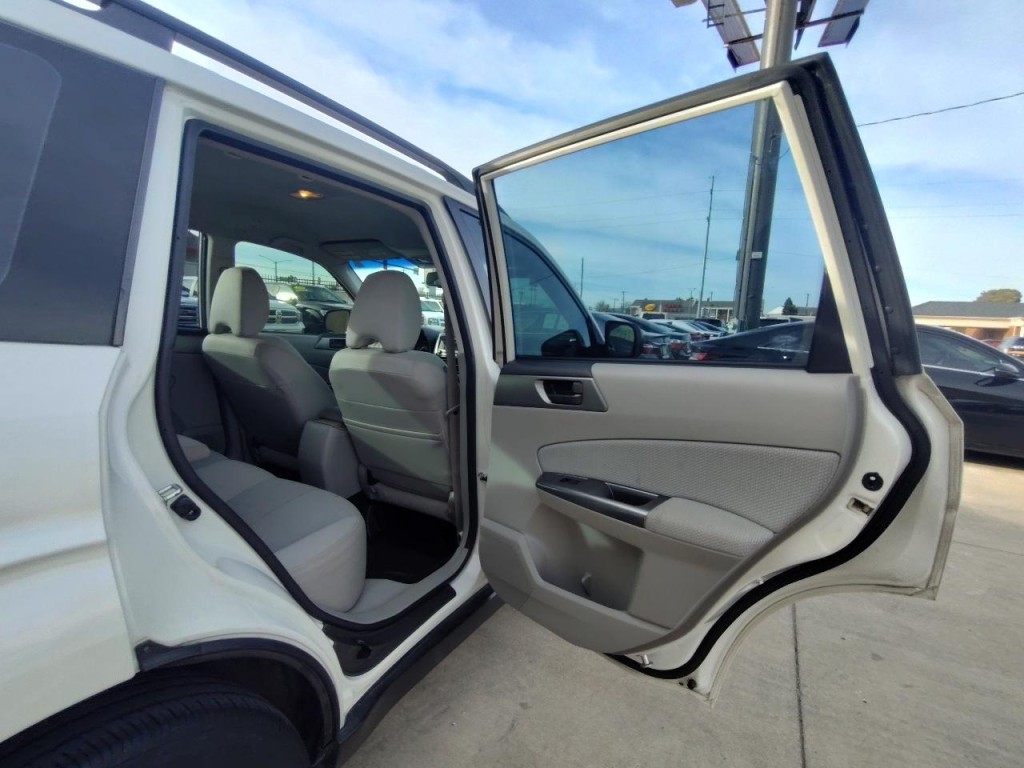 2012 Subaru Forester Image 31