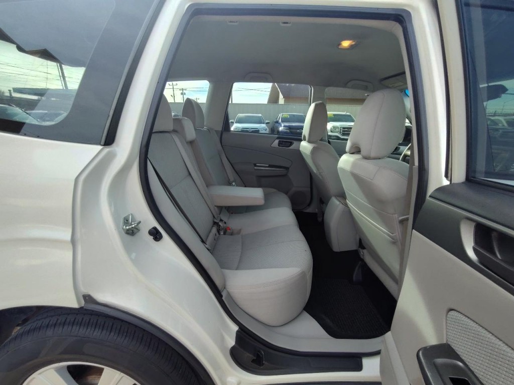 2012 Subaru Forester Image 32