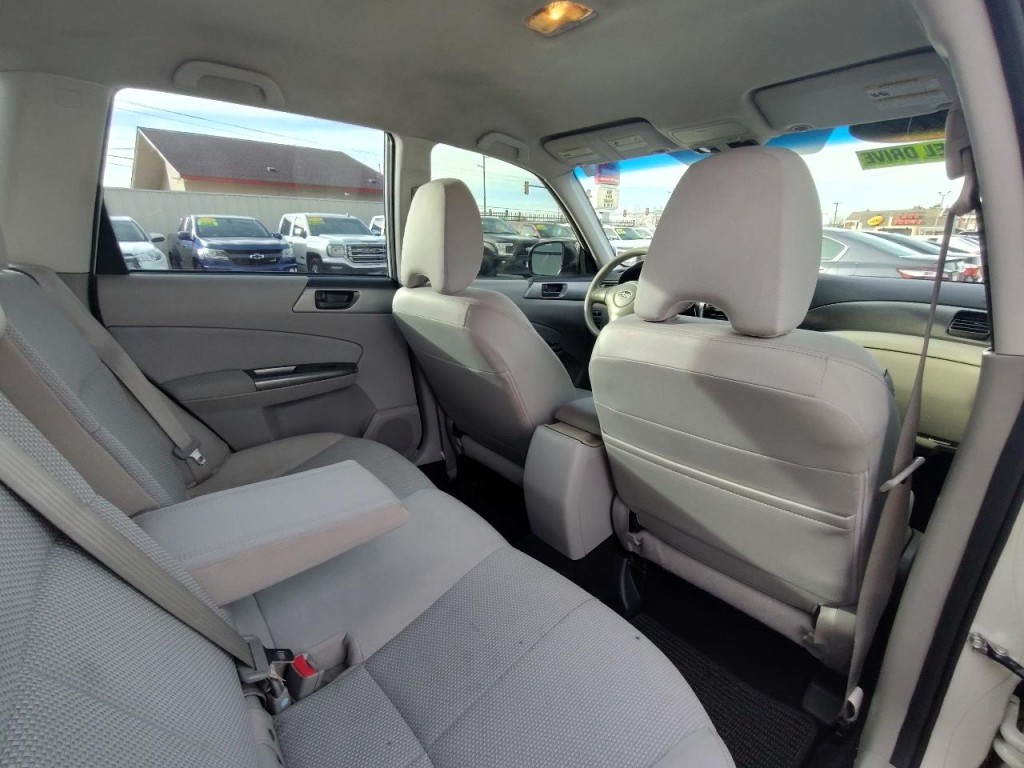 2012 Subaru Forester Image 34