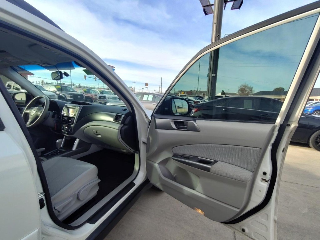 2012 Subaru Forester Image 35