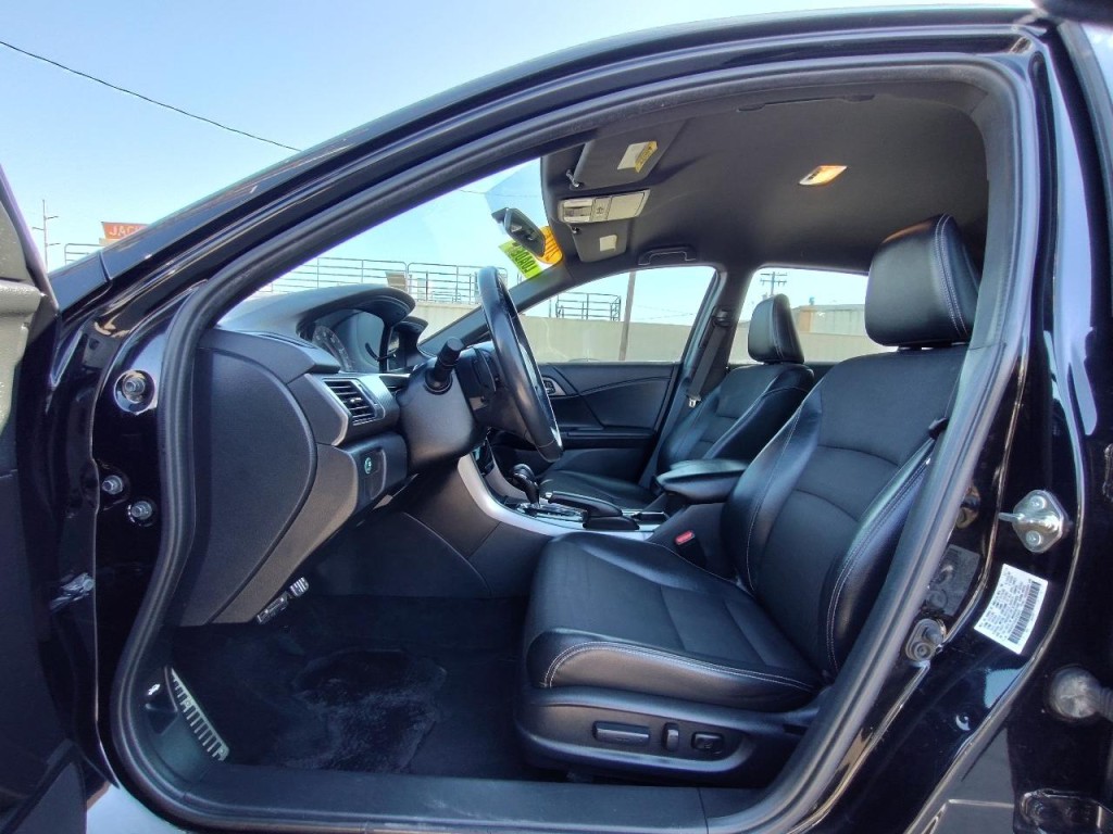 2016 Honda Accord Image 14